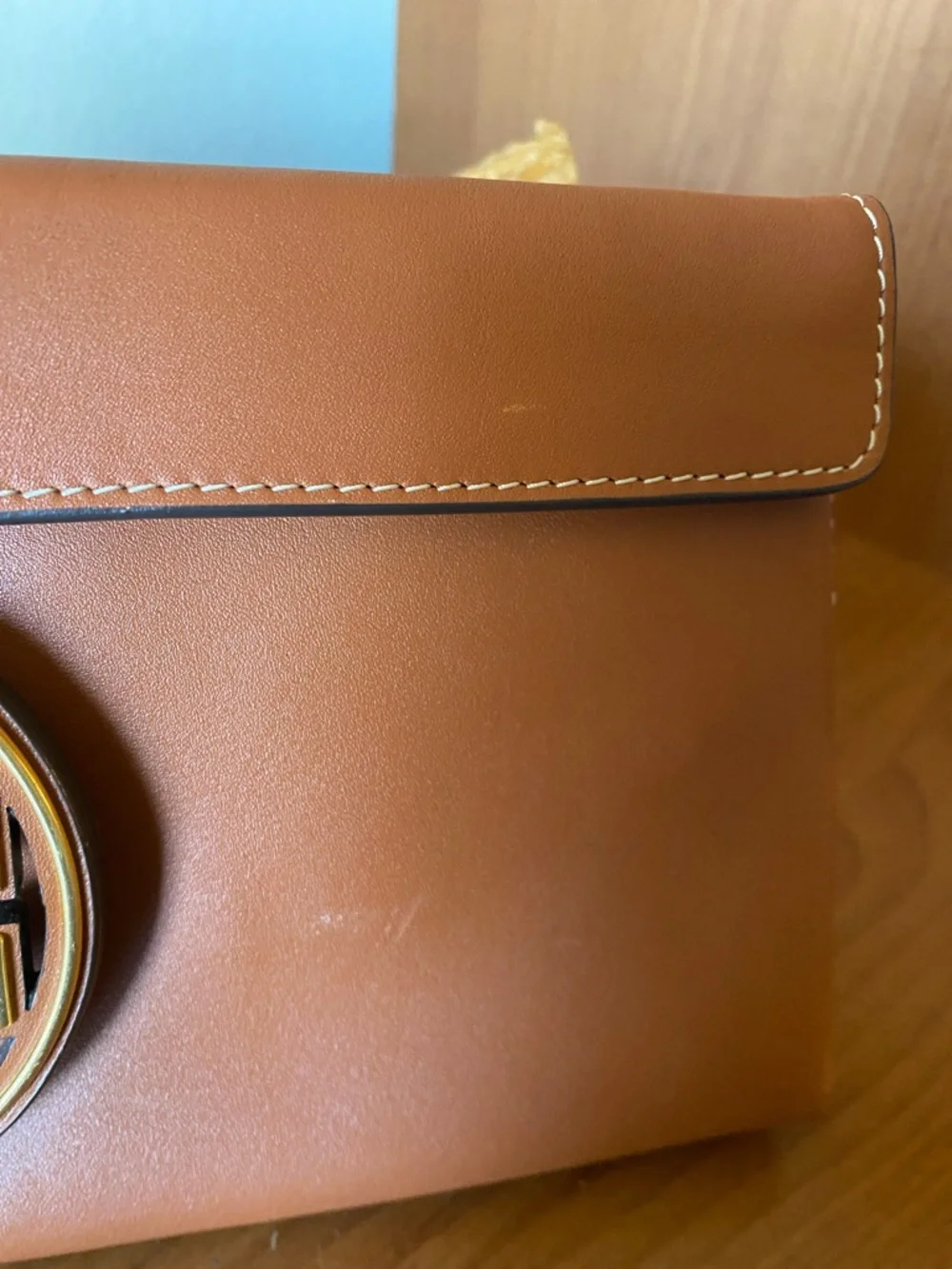 Tory Burch Miller Metal clutch Aged camello
